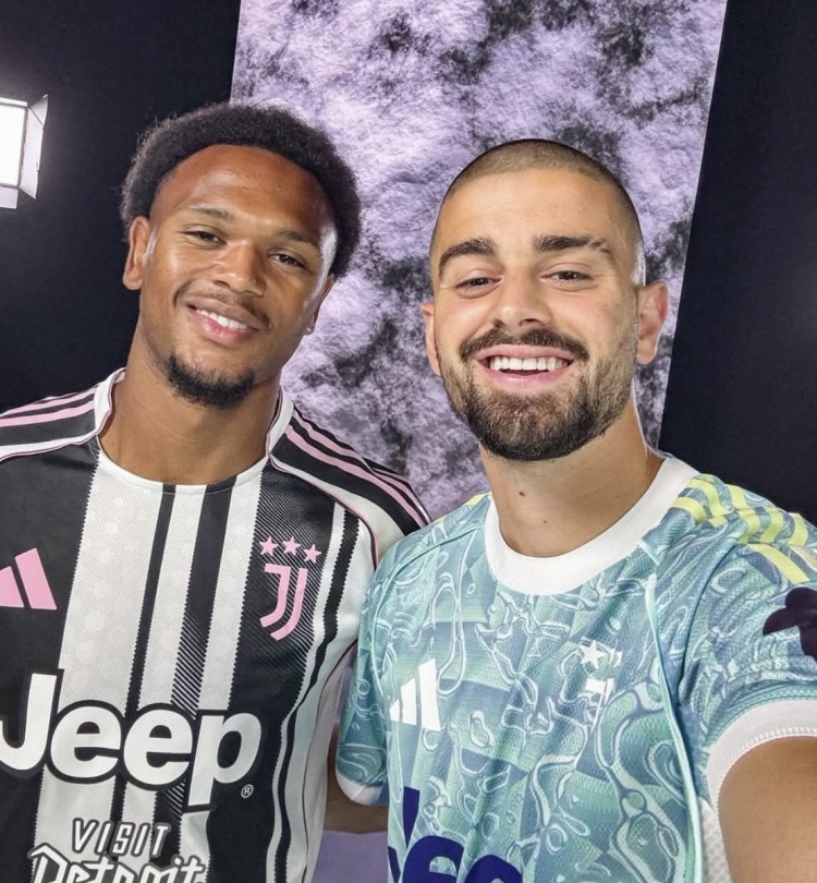 开奖-跟队记者：尤文将在今天20点30分，为奥蓬达和热格罗瓦召开发布会